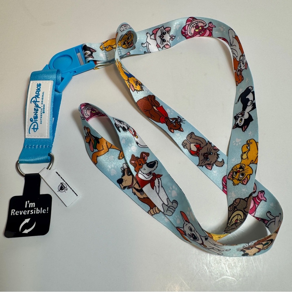 NWT. Disney Dogs & Cats lanyard. Disney Parks Reversible Lanyard - Cats & Dogs.